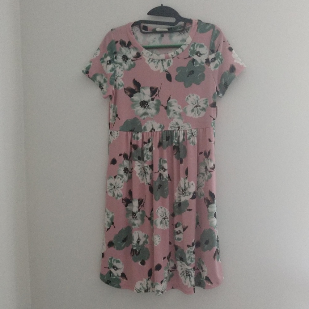 NWT Short Sleeves Dress With Pockets
